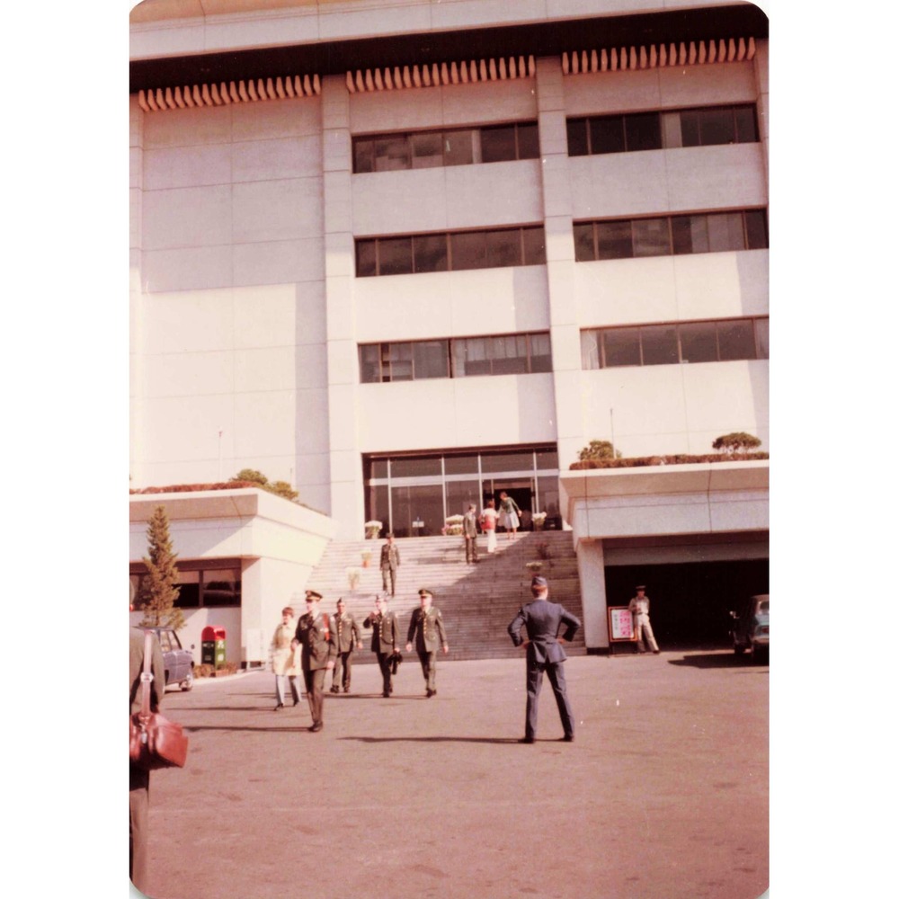 Vintage 1970s South Korea Military Base Korean-Style Building Photo - Picture 1 of 1